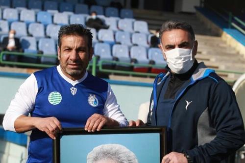 می ترسم پیراهن استقلال را آتش بزنند