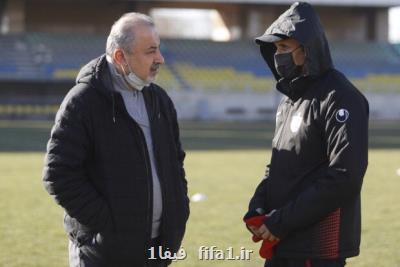 با گل محمدی کاملا در ارتباطم