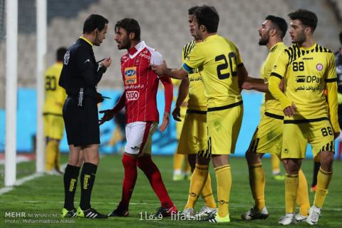 درگیری مدافع پرسپولیس با عكاس خبرگزاری مهر مقابل رختكن نساجی!