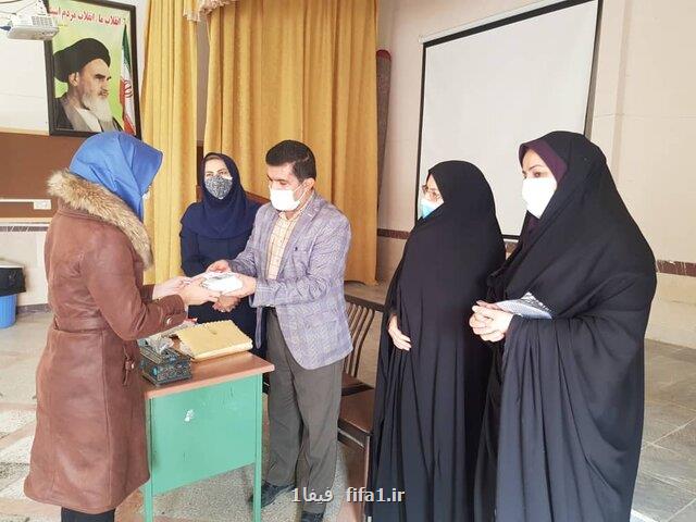 ۲۱ تبلت و گوشی هوشمند بین دانش آموزان كردستانی توزیع شد